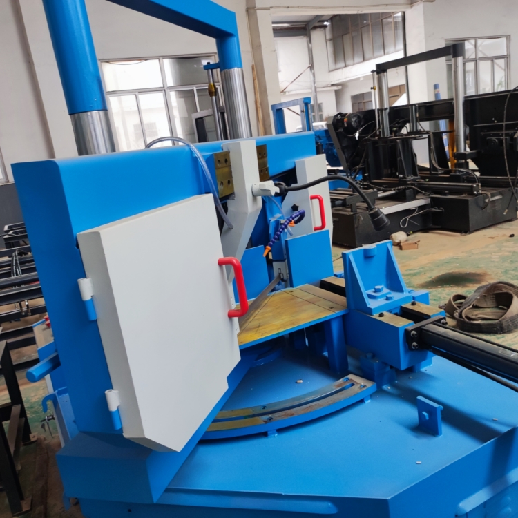 Ленточная пила по металлу автоматическая