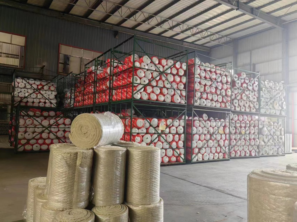 25mm 50mm 100mm Thickness Manufacturing Heat Resistant Roof Insulation Furnace Foil Faced R Value Mineral Rock Wool Fiber Twin Roll Blanket with Wire Mesh