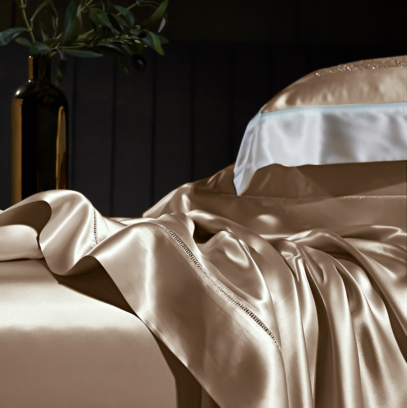 Gold Mulberry Silk Luxury Home Textile Premium Solid Color Quilt Duvet Cover Four-Piece Pillowcases Bed Linen Fitted Sheets Queen King Size Bedding Set Supplier