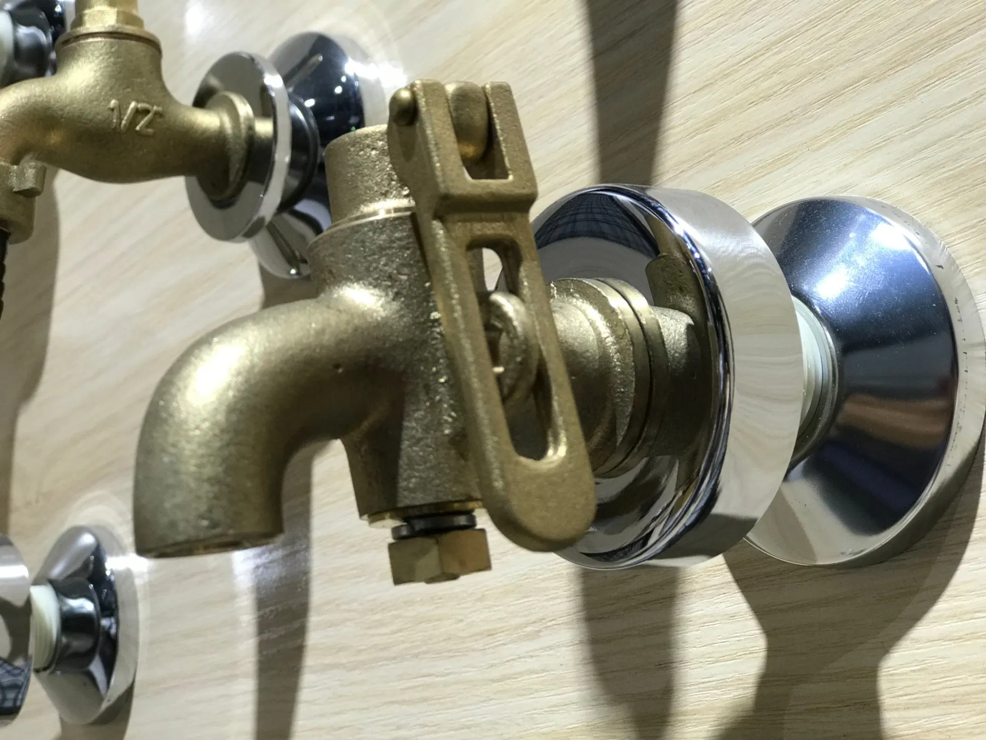 Dzr Bathroom Shower Bsp Threaded Connection High Pressure Brass Faucet Garden Water Tap with Lockable