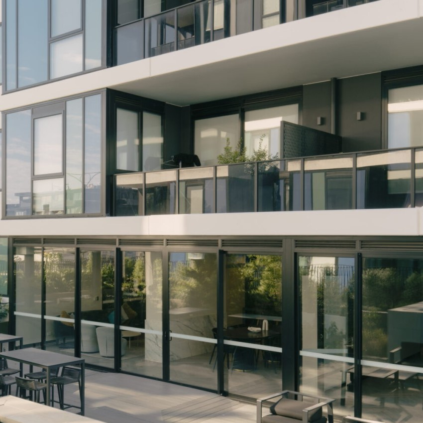 Balcony Deck Wall Post System Glass Railing Aluminum Semi Frameless Balustrade