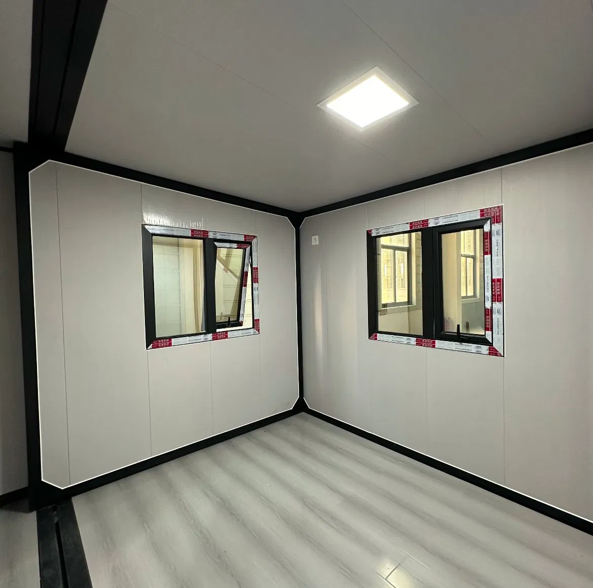 Moistureproof Titanium-Magnesium Alloy Material Expander House for Granny
