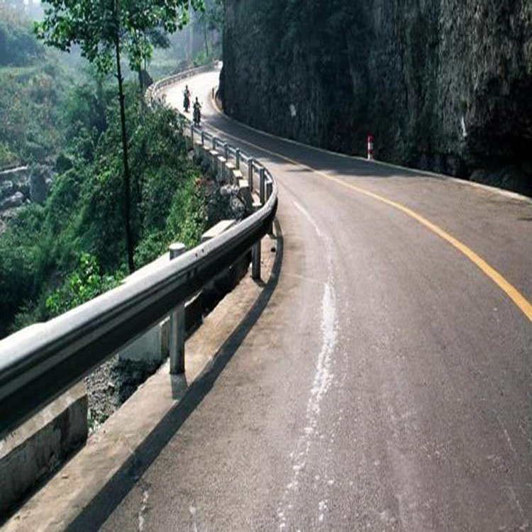 W Beam Guardrail Metal Steel S235jr S355jr Traffic Barrier Highway Guardrail for Sale