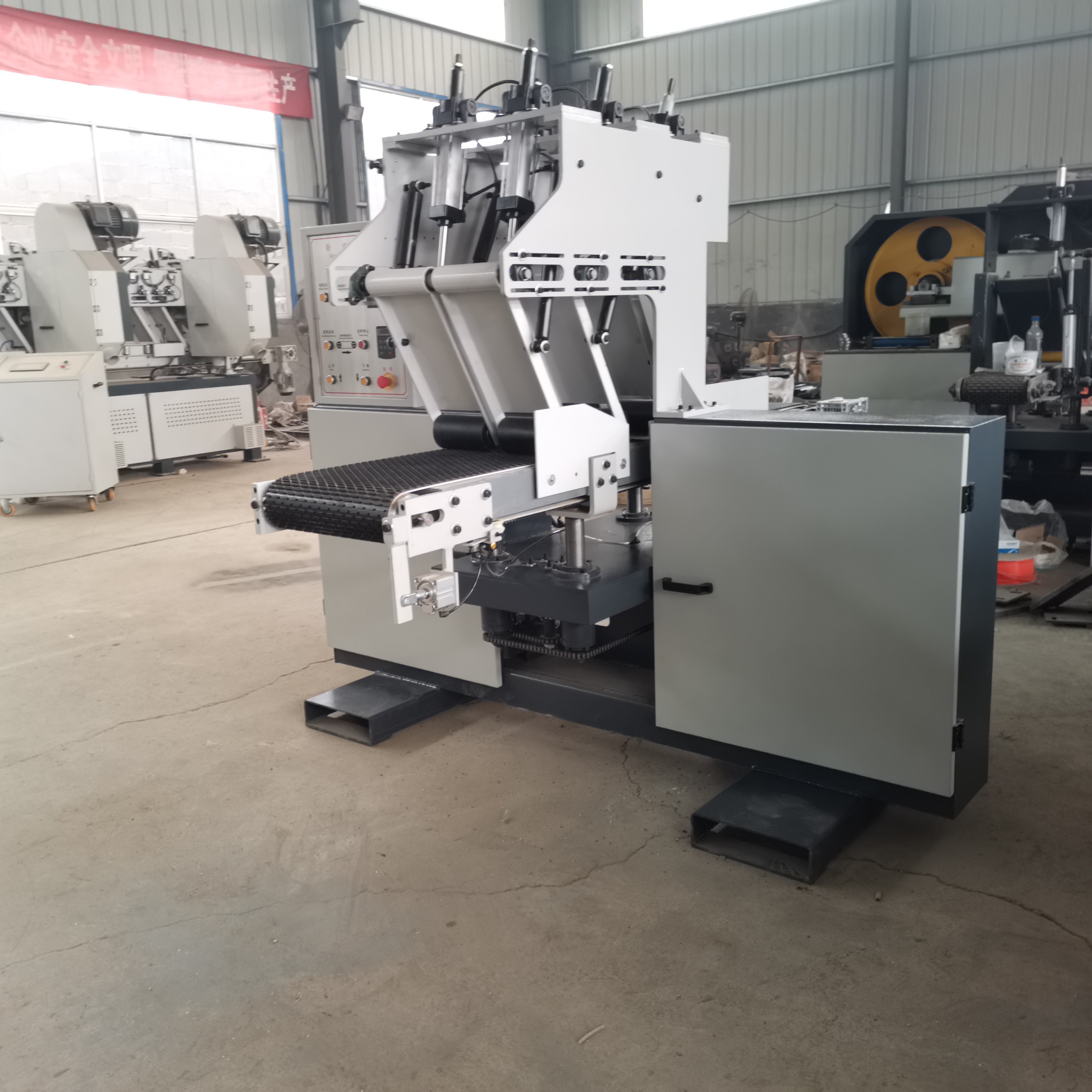 Станок ленточнопильный горизонтальный с ЧПУ по дереву