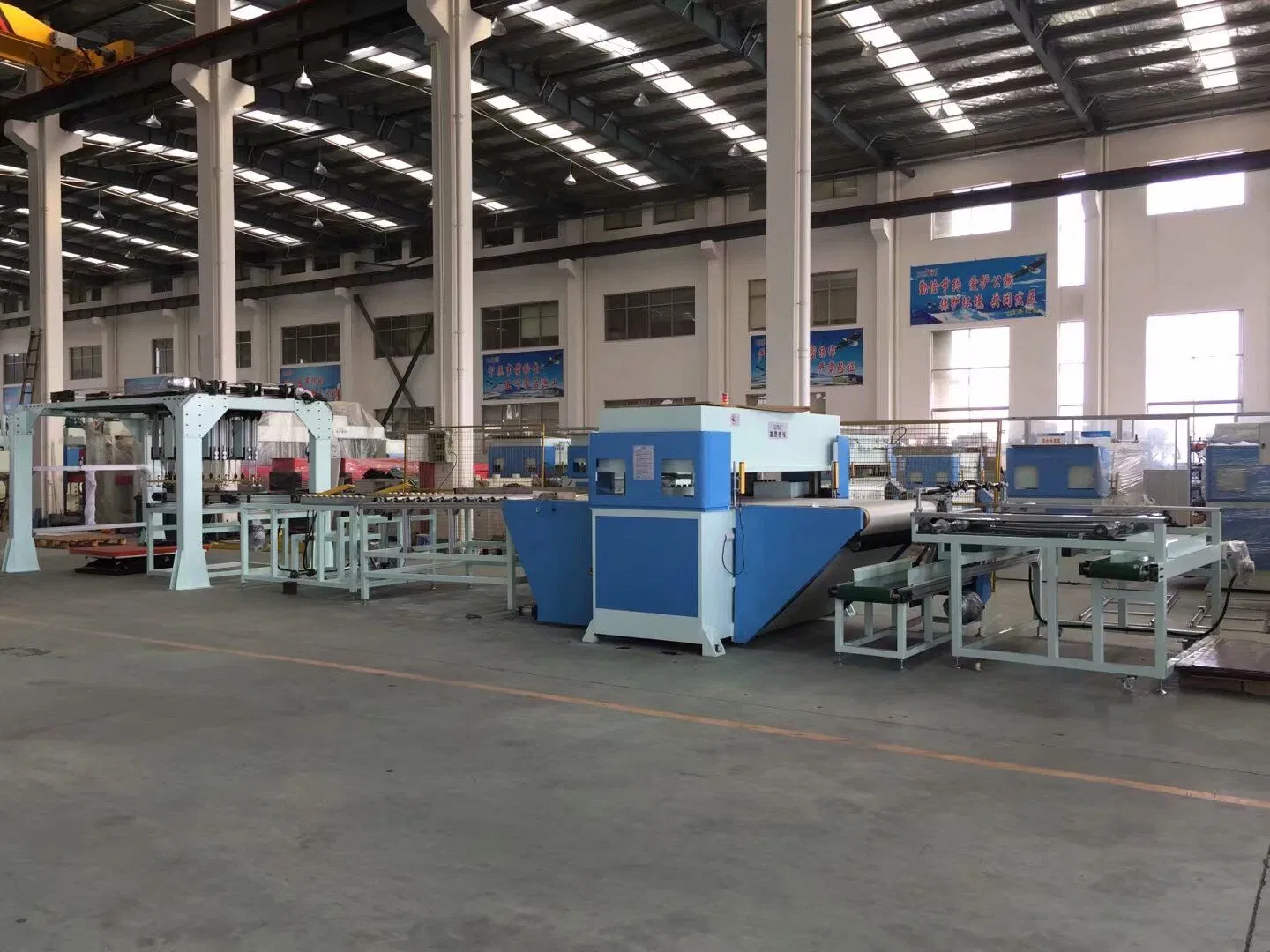 High Efficiency Automatic Lvt Floor Planks Punching Machine