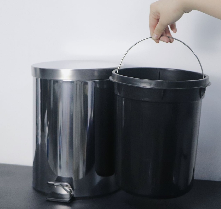 Мусорное ведро с педалью из нержавеющей стали
