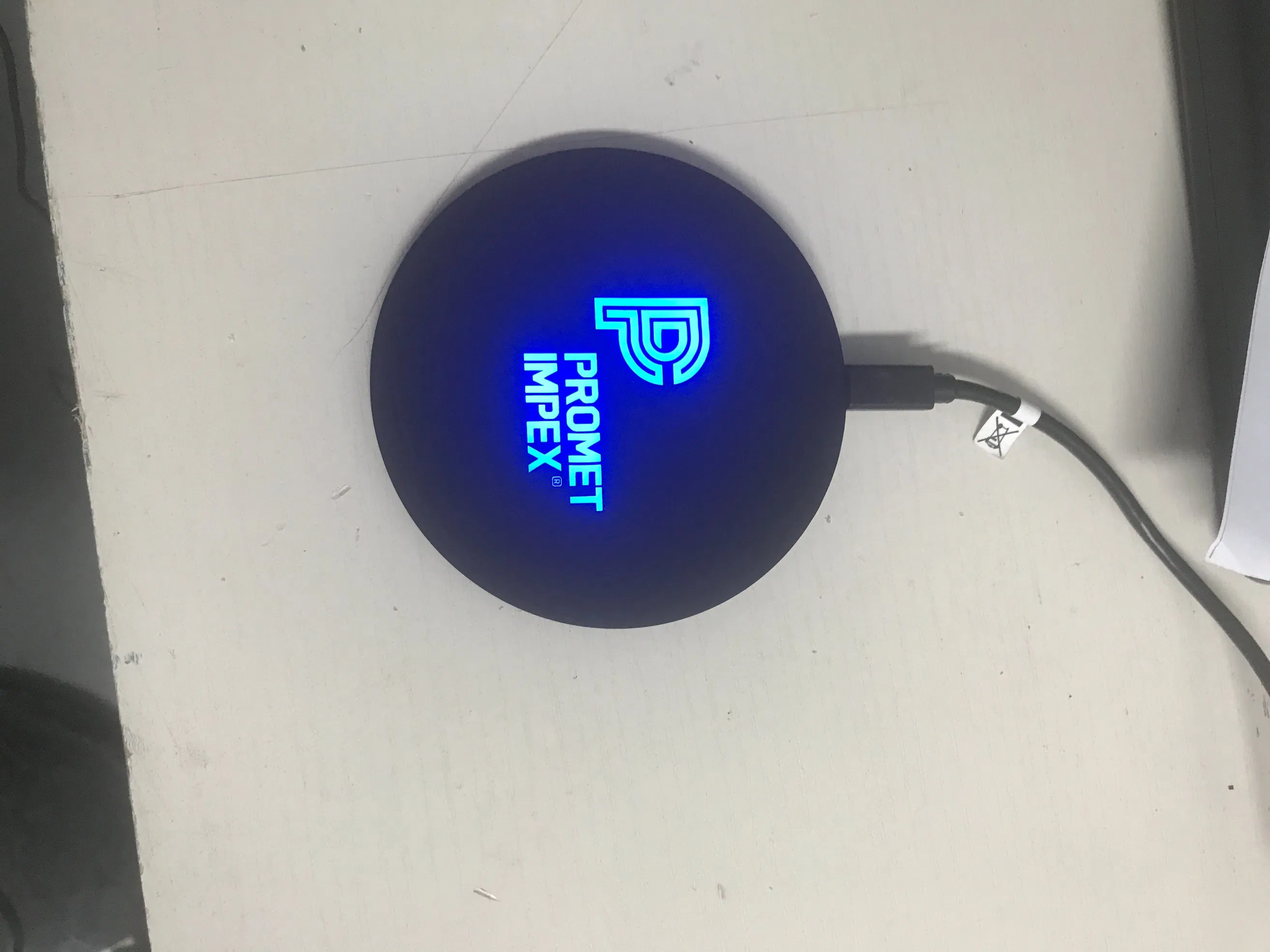 Беспроводная зарядка LED с быстрой зарядкой Qi