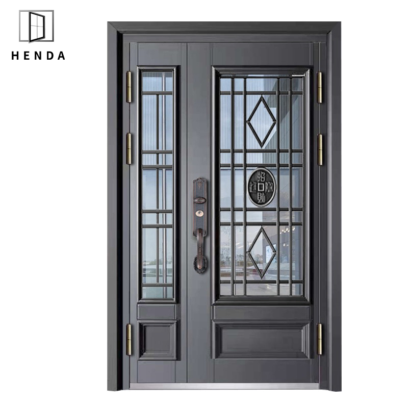 Стальная охранная дверь с железным листом и решеткой