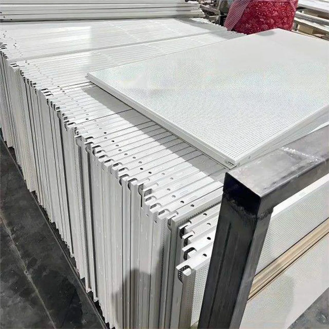 High-Quality Acoustic Aluminum Metal Ceiling Panel Soundproof Acoustic Panel Sound Absorbing Ceiling Covering Ceiling Decoration