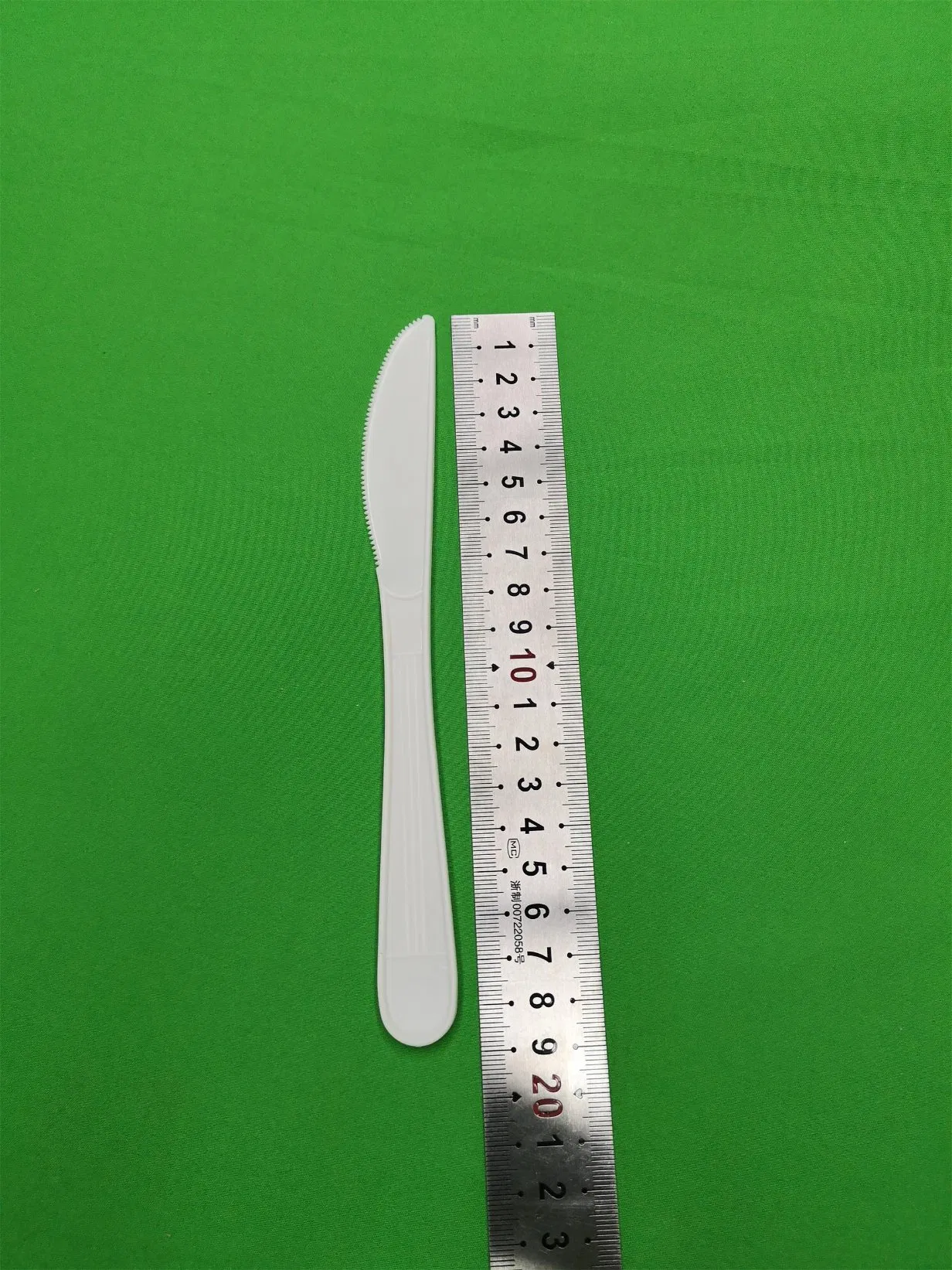 6 Grams 185mm Disposable White Polypropylene Knife