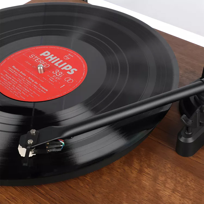 Портативный проигрыватель винила с CD, USB и радио