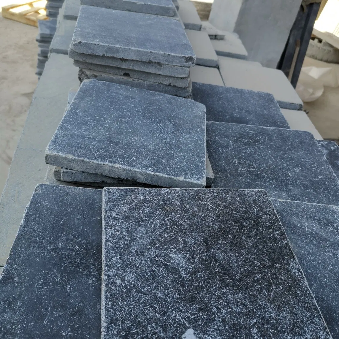 Chinese Bluestone Natural Anti-Limestone Antique Finish Blue Limestone for Outdoor Exterior Facade Floor Tile