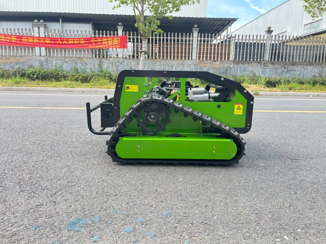 Гусеничный радиоуправляемый газонокосилка