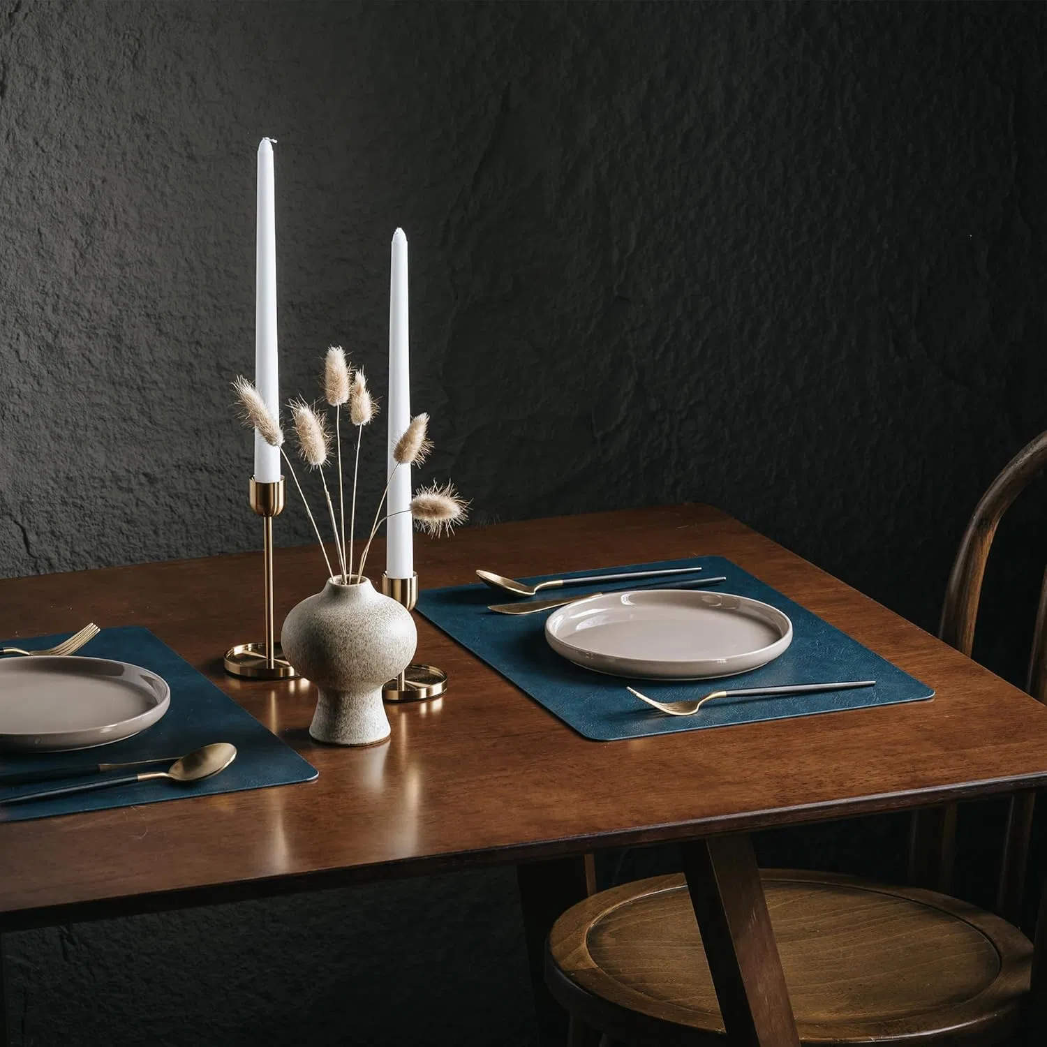 Placemats Set of 6 Reversible Dual-Color Table Placemats Heat Resistant Wipeable & Washable Place Mats, Luxury Faux Leather Table Mats for Vintage Dini