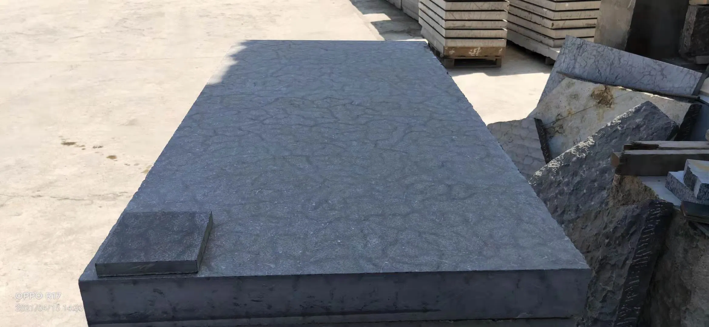 Building Material Natural Granite Flamed/Honed/Tumbled Bluestone for Floor Tiles and Paving Stone and Wall Cladding/Faca