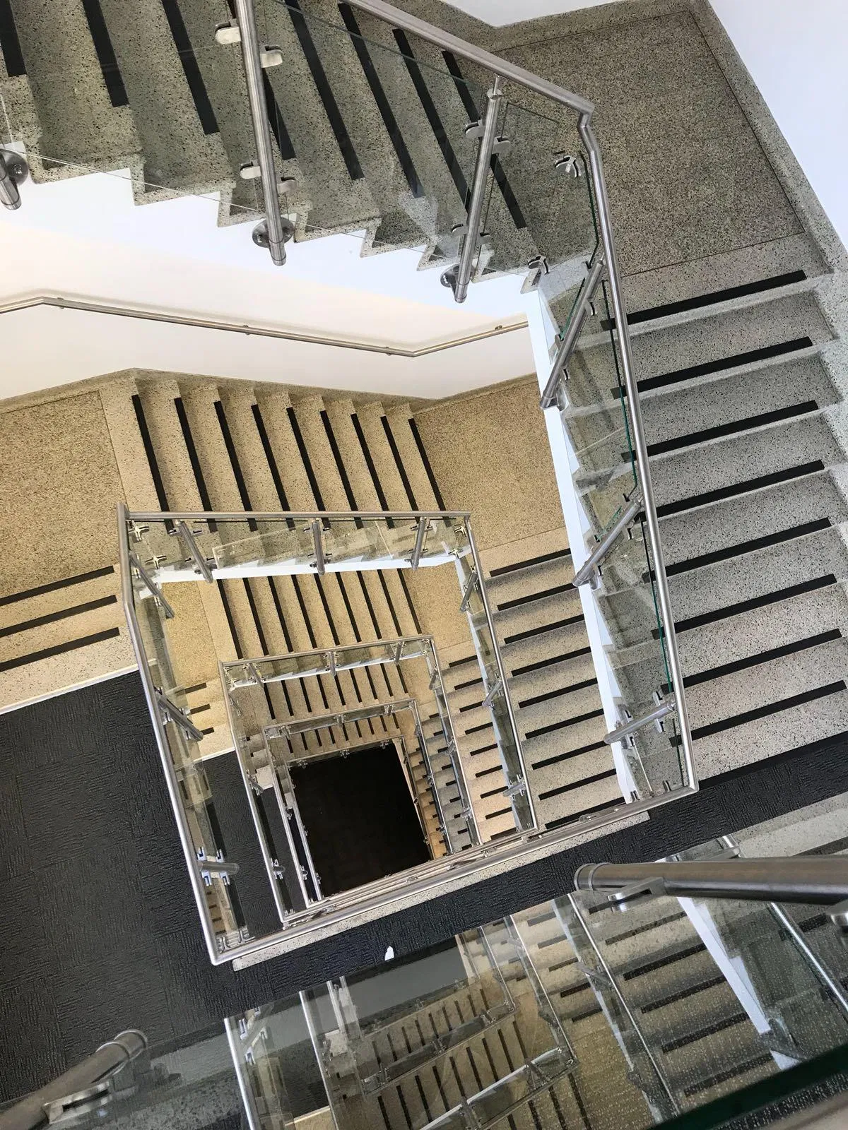 High Quality Manufacturer Stainless Steel Handrail Glass Balustrade for Staircase