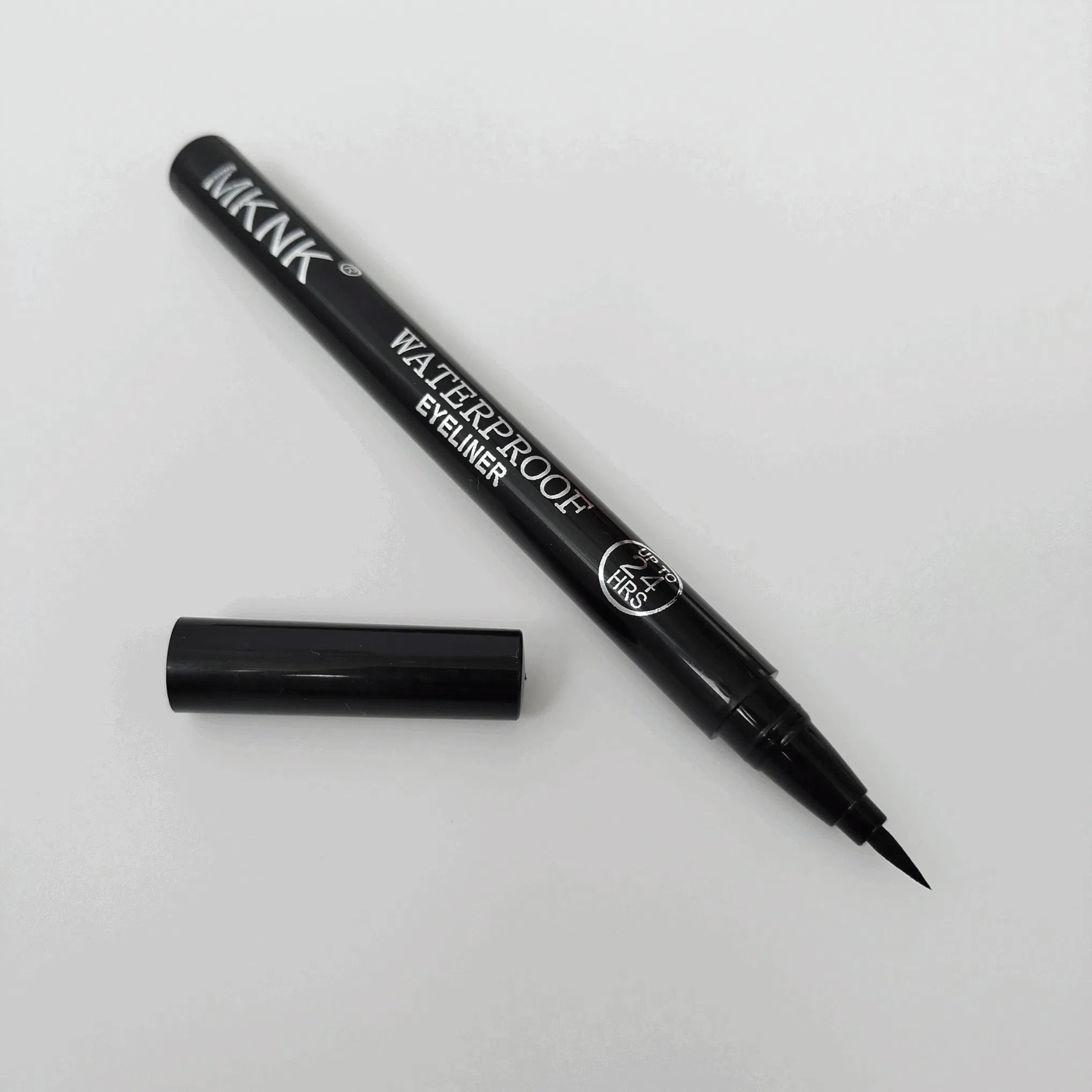 High Fashion Metallic Shine Eyeliner Pencil Water Resistant and Transfer Proof for Evening Looks