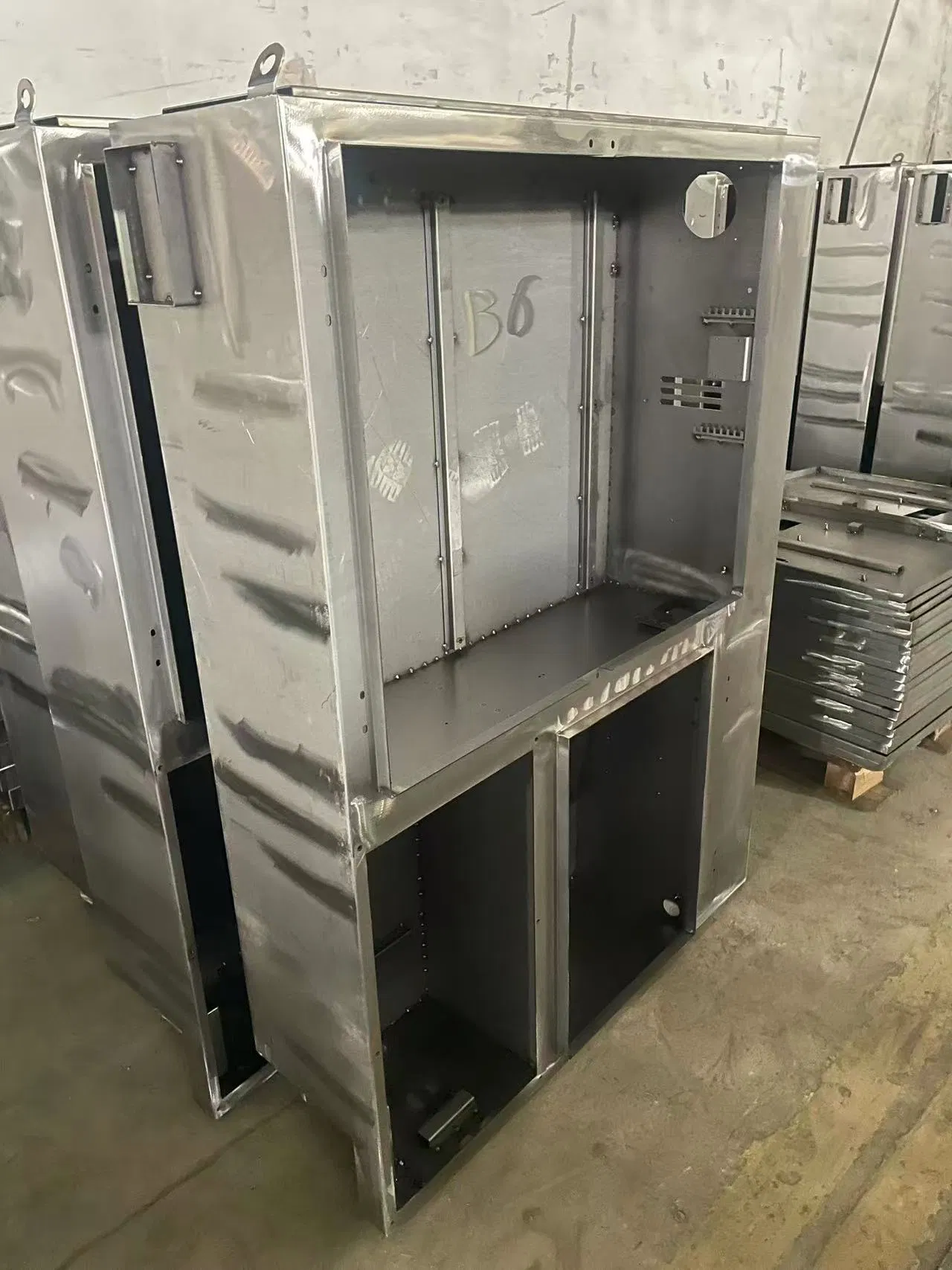 Металлический дисплейный шкаф для магазина