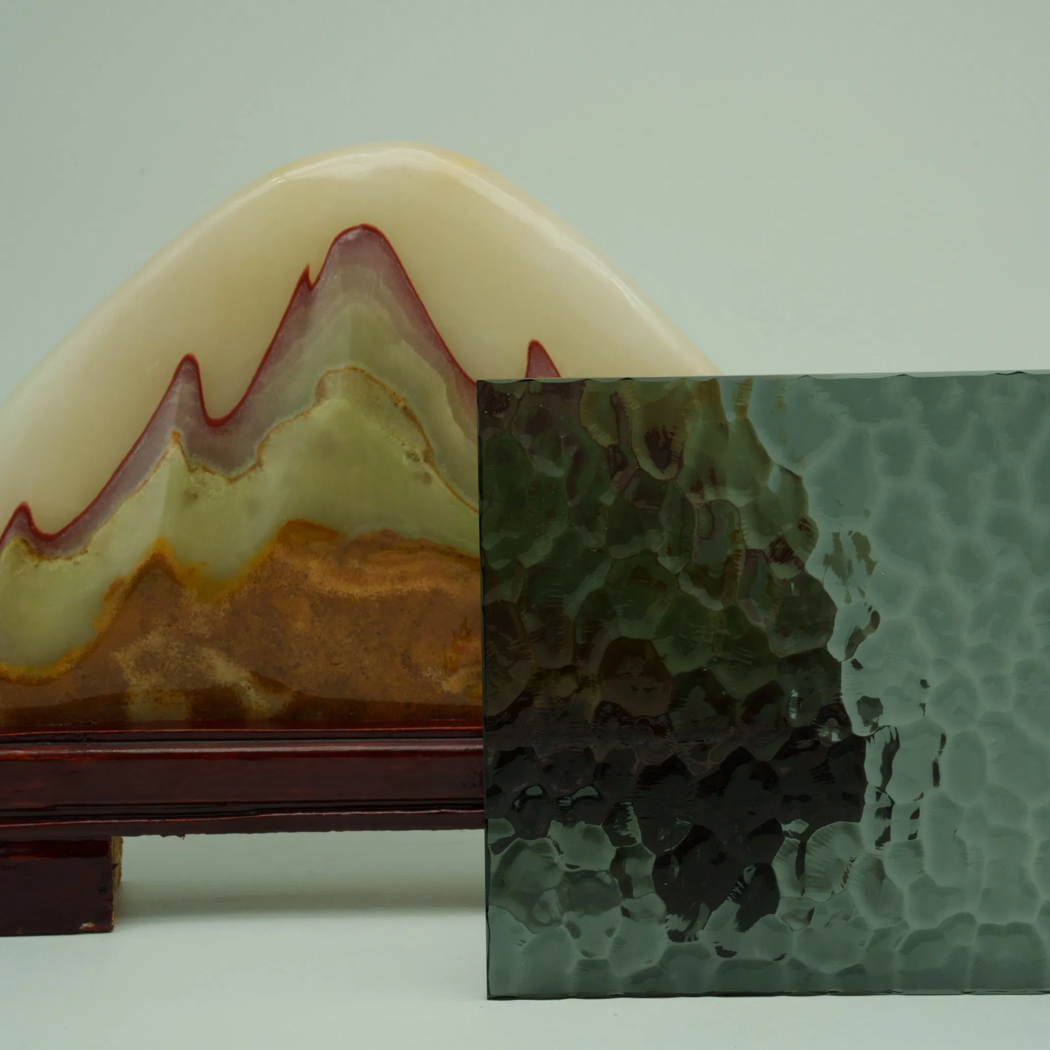 2mm Factory Price Tinted/Ultra Clear Temperable Pattern Glass for Table