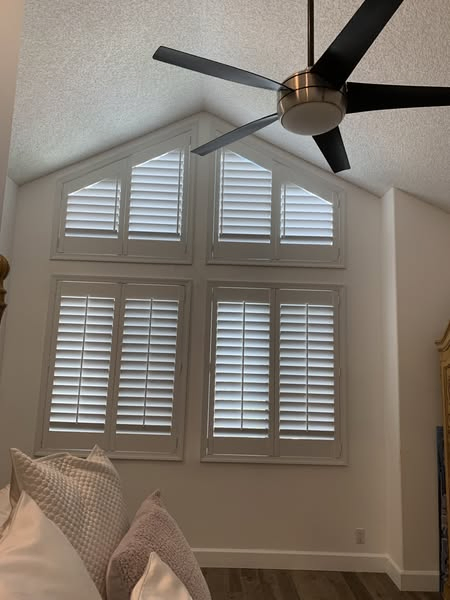 Custom Shape Shutter Use Basswood Material or PVC Material for Bedroom or Dining Room