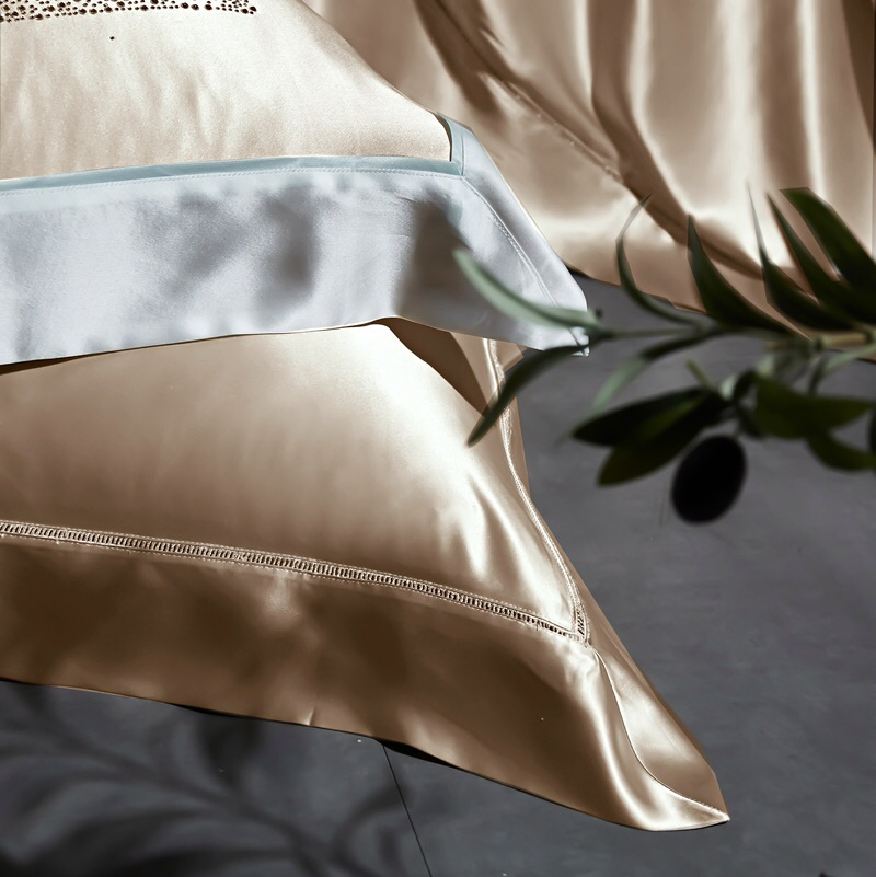 Gold Mulberry Silk Luxury Home Textile Premium Solid Color Quilt Duvet Cover Four-Piece Pillowcases Bed Linen Fitted Sheets Queen King Size Bedding Set Supplier