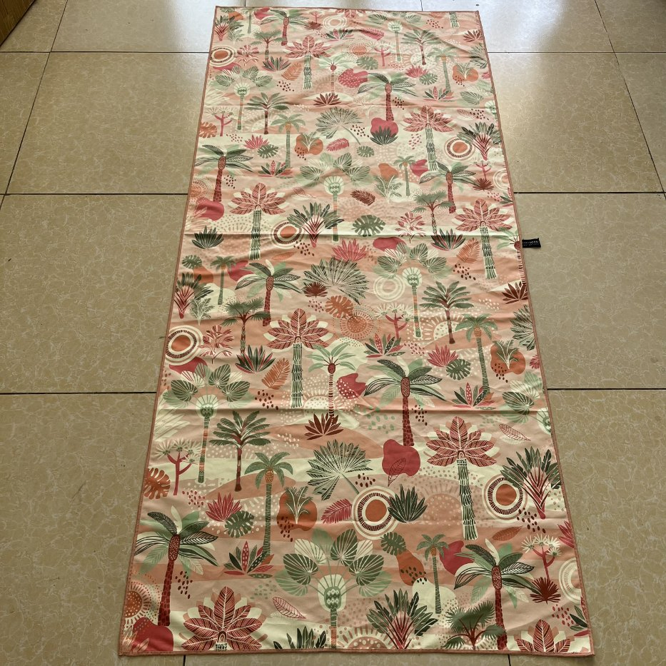 Custom Microfiber Beach Towel with Quick Dry Sandproof Design