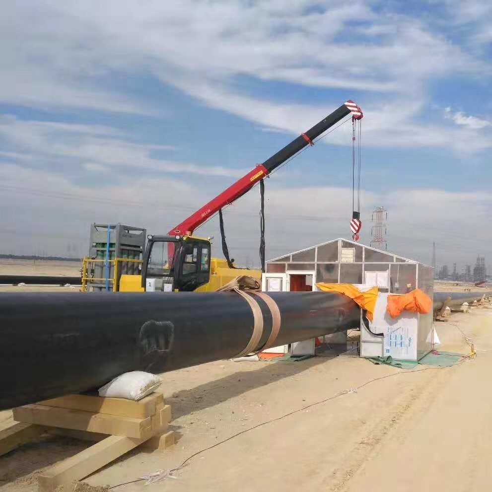 Wind Shelter and Wind Shed Mobile Home on Field Pipeline Construction Site