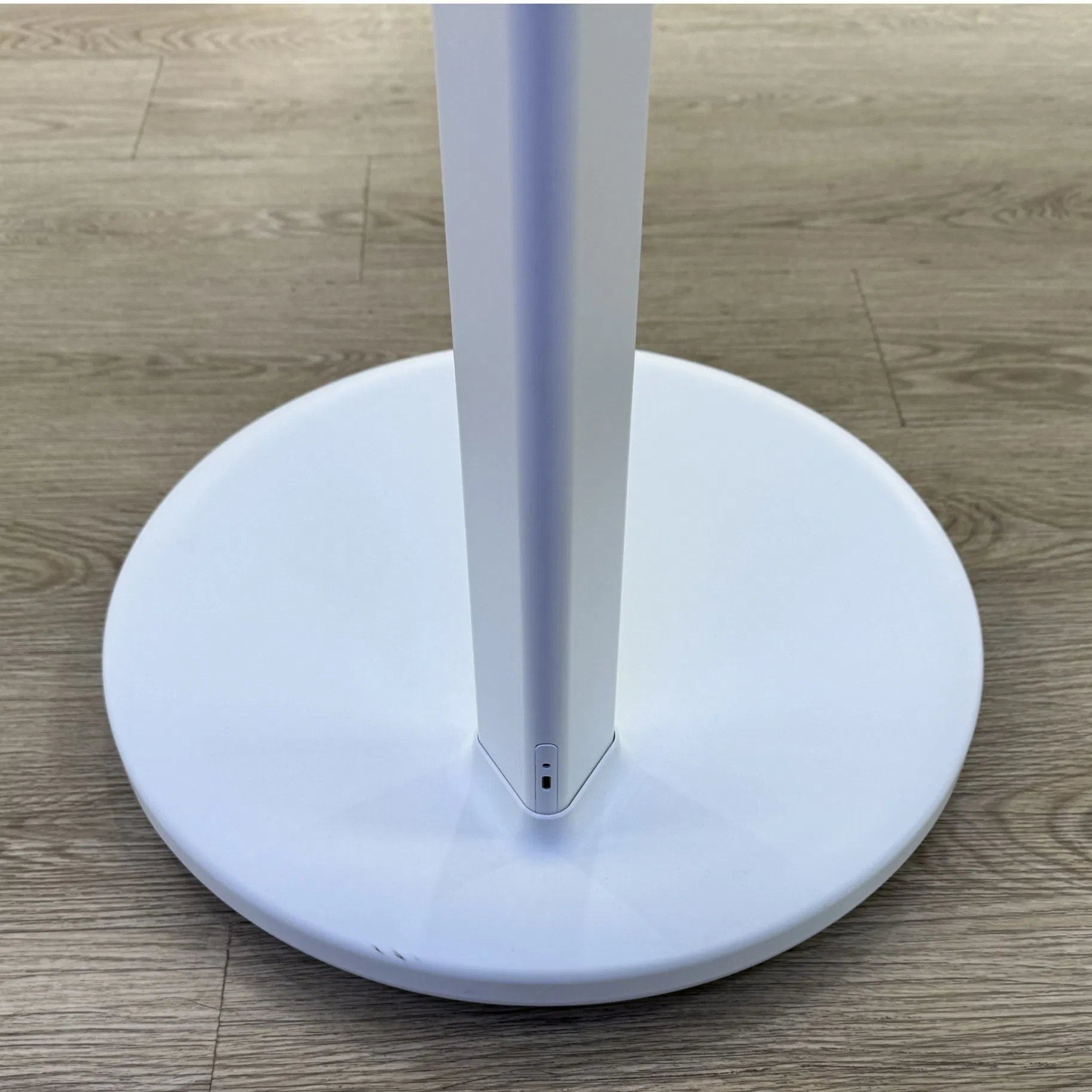 Smart Screen 24 32 Inches LCD Display Entertainment Home Movable Wireless White All-in-One Fitness Portable TV