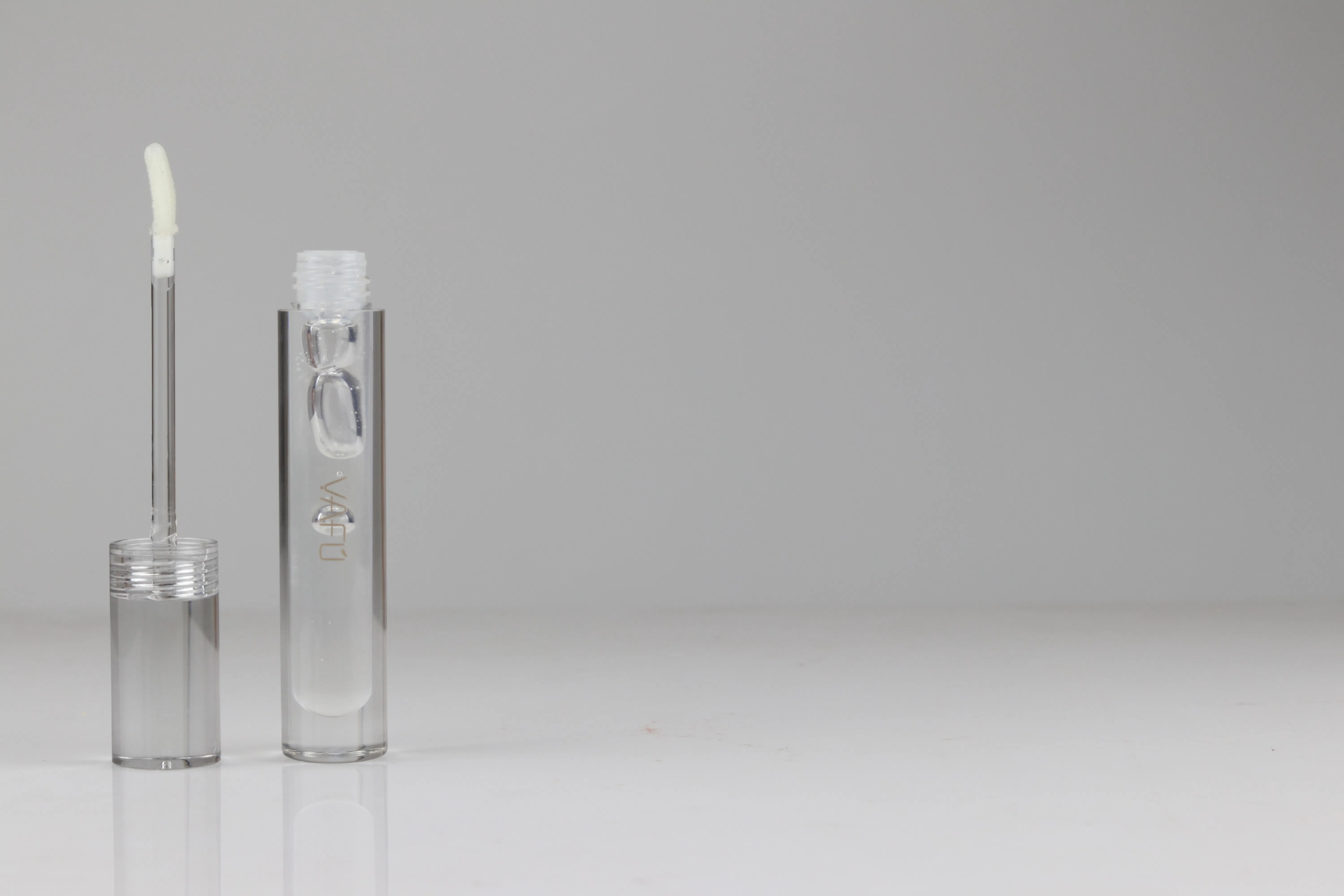 Luxurious Hydrating Lip Oil for Ultimate Glossy Shine