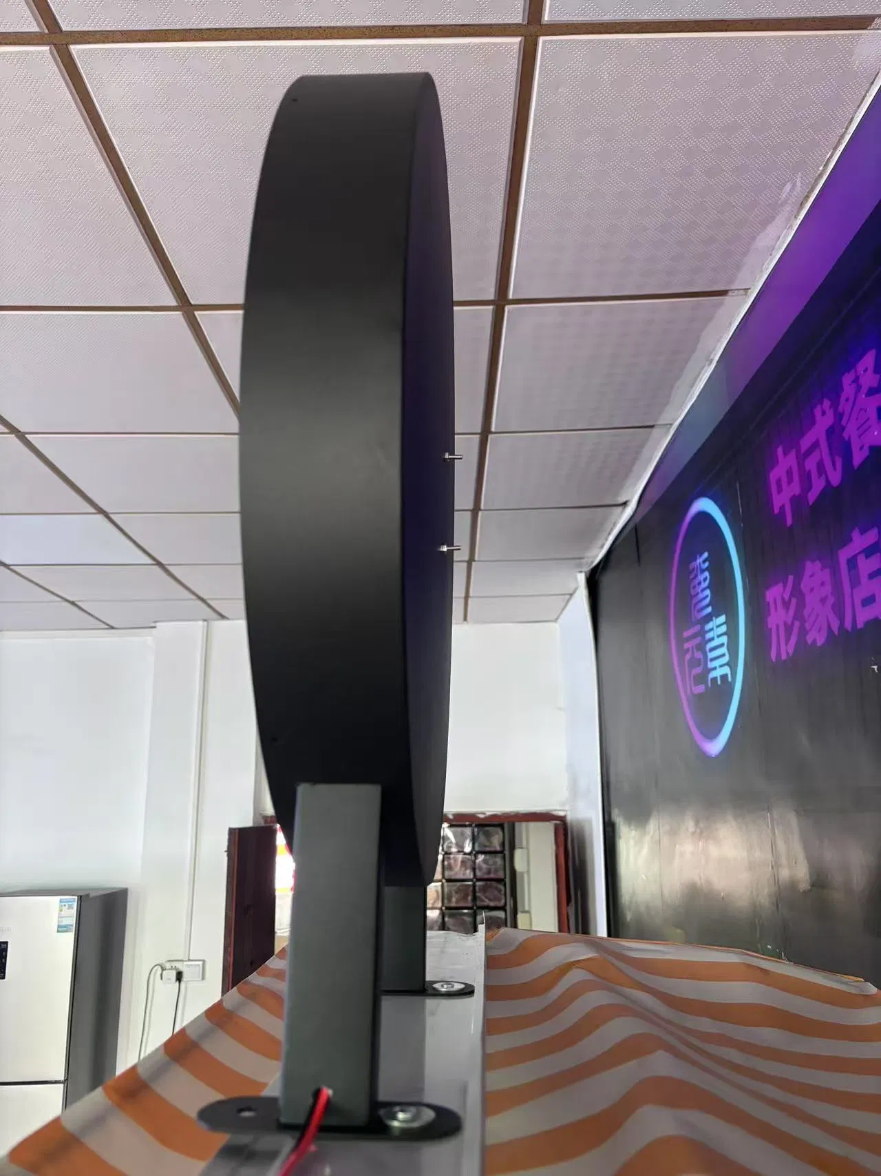 3D LED Phantom Vision Display for Captivating Customer Engagement