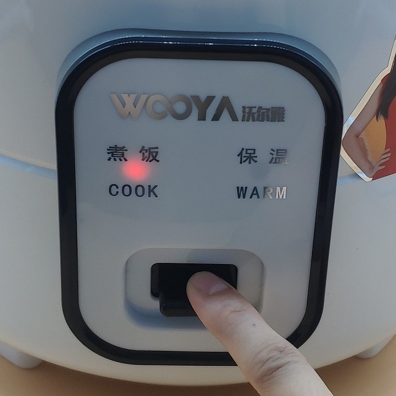 Jar Rice Cooker with Inserted Plastic Steamer, Measuring Cup, Spoon