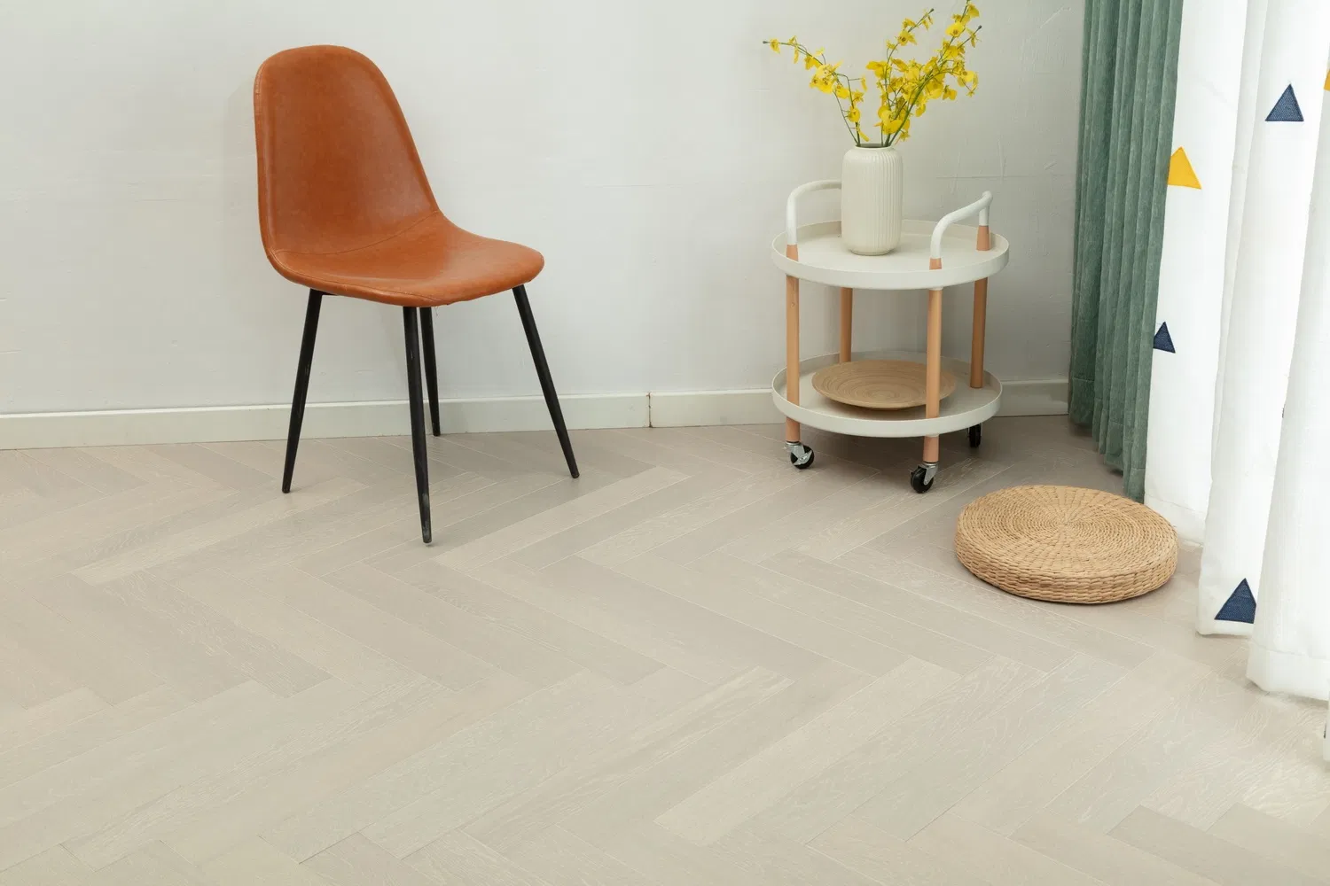 Паркетная доска Herringbone для галерей, устойчивая к царапинам