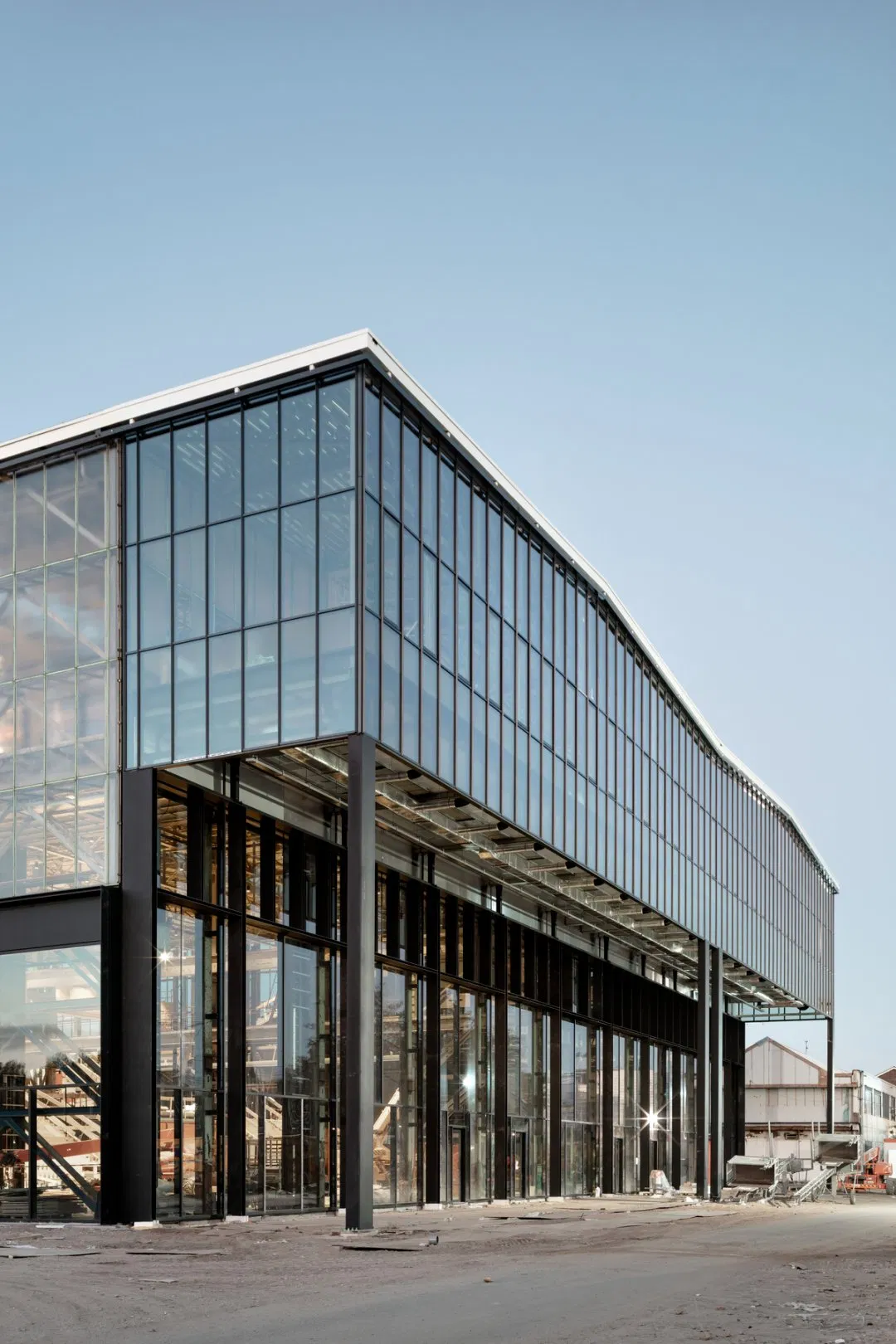 Hidden Frame Glass Curtain Wall Design, Modern & Transparent Appearance.