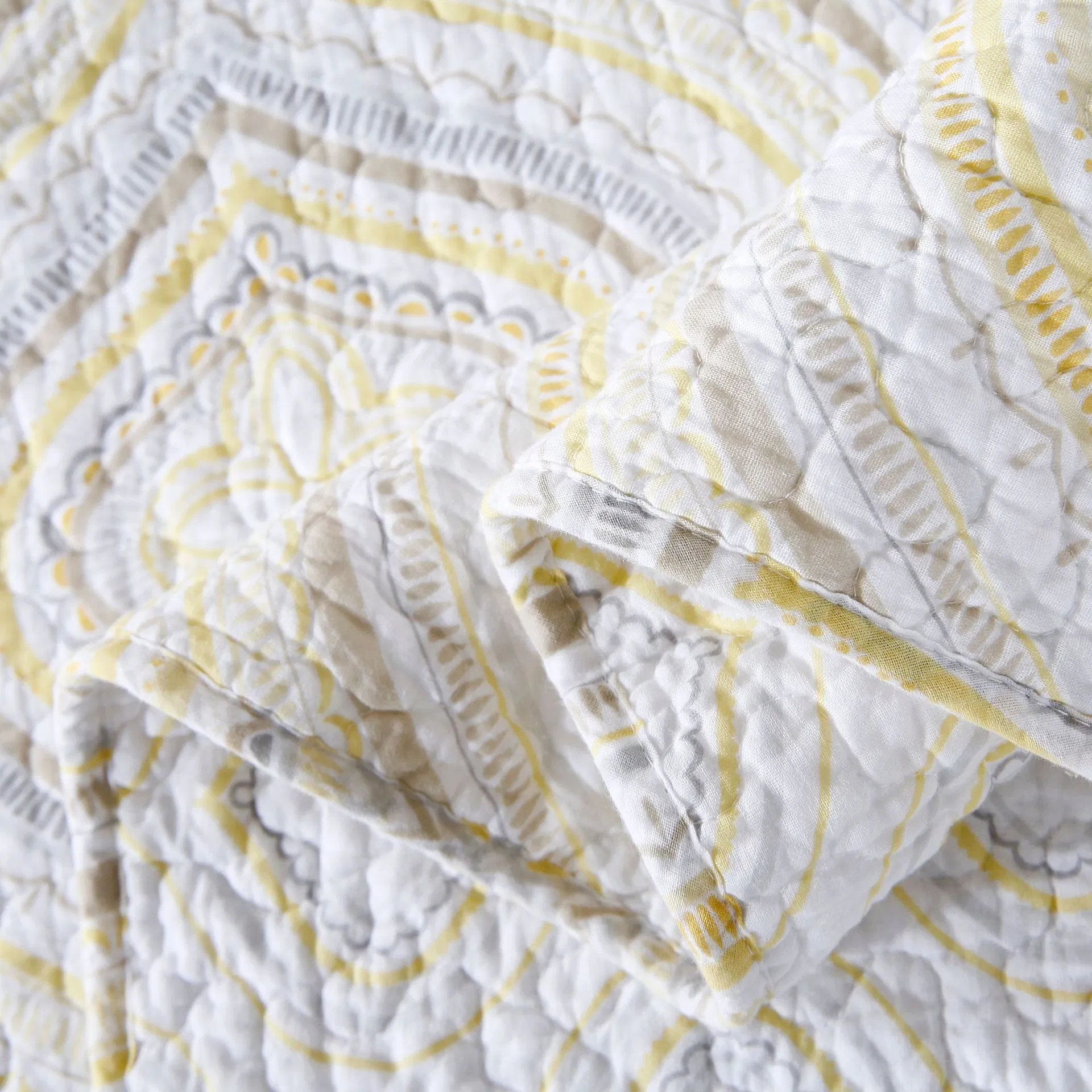 Hot Selling Holiday Home Use Gift Coverlet Custom Color Bedding Coverlet Sets Close Skin Soft Nature Quilt Bedspread