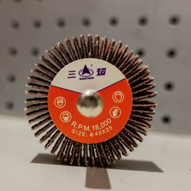 Абразивный лепестковый круг из циркония с валом