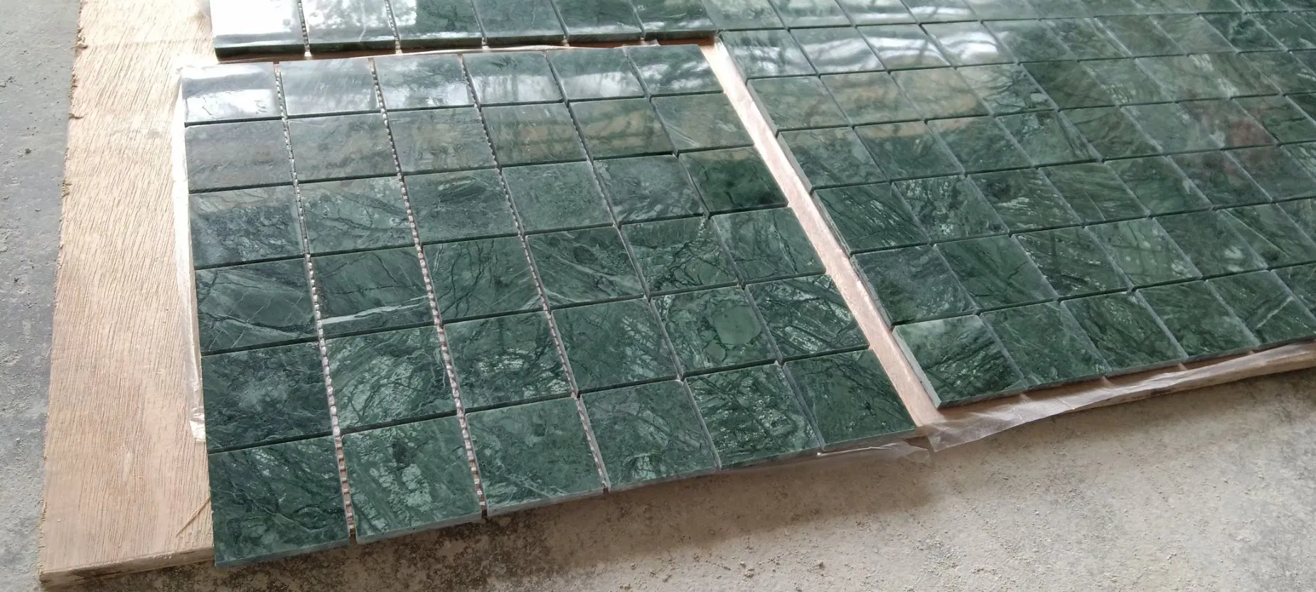 Мозаичная плитка из мрамора для бассейна Green Mosaic Blue