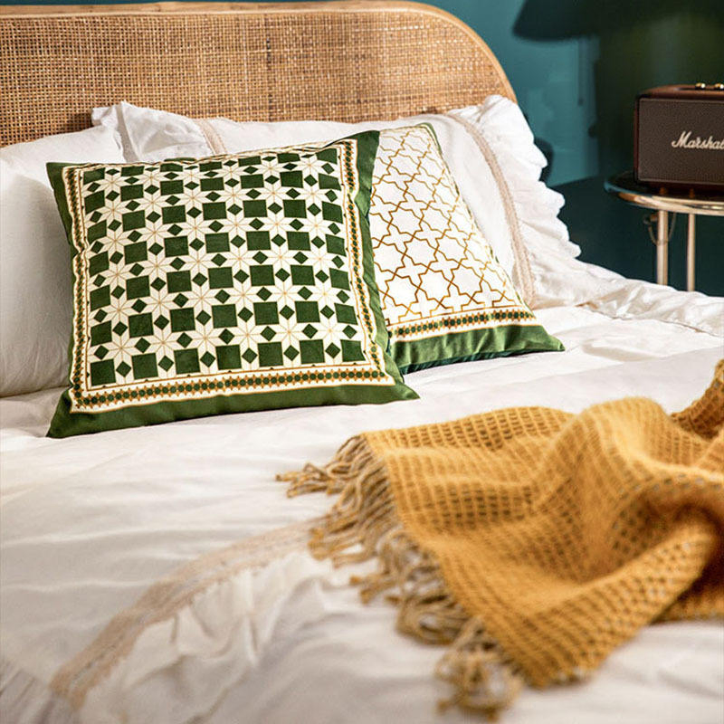 New Style High Quality Luxury Geometric Green Custom Velvet Cushion Cover Living Room Bedroom Car Hotel Cushion Cover