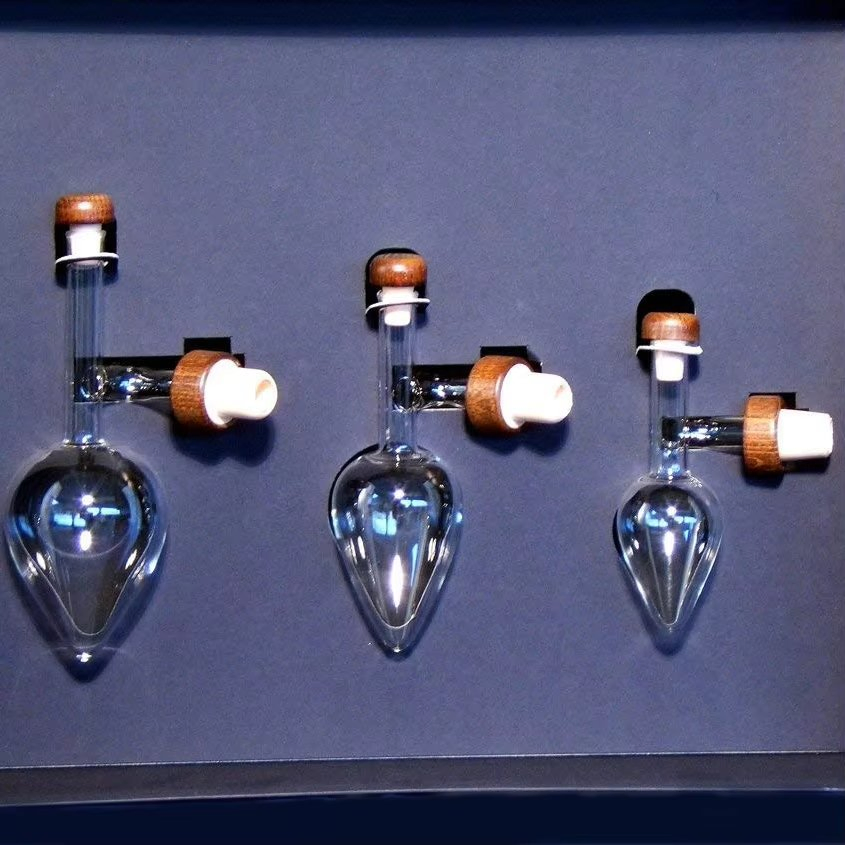 Hot Sales Portable Red Wine Bottle Pourer and Quick Wine Decanter Spout Glass Eco-Friendly Wine Decanter