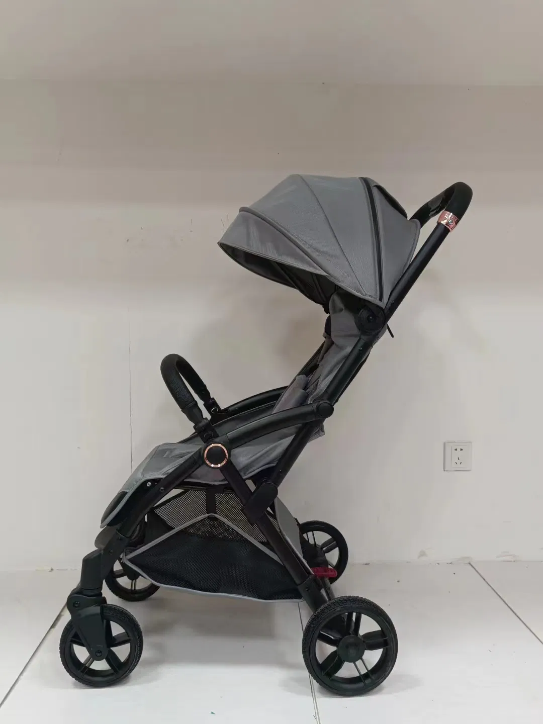 Black Frame, Fabric: 600d Chain Jacquard, Waterproof One Key Gravity Folding Aluminum Baby Stroller