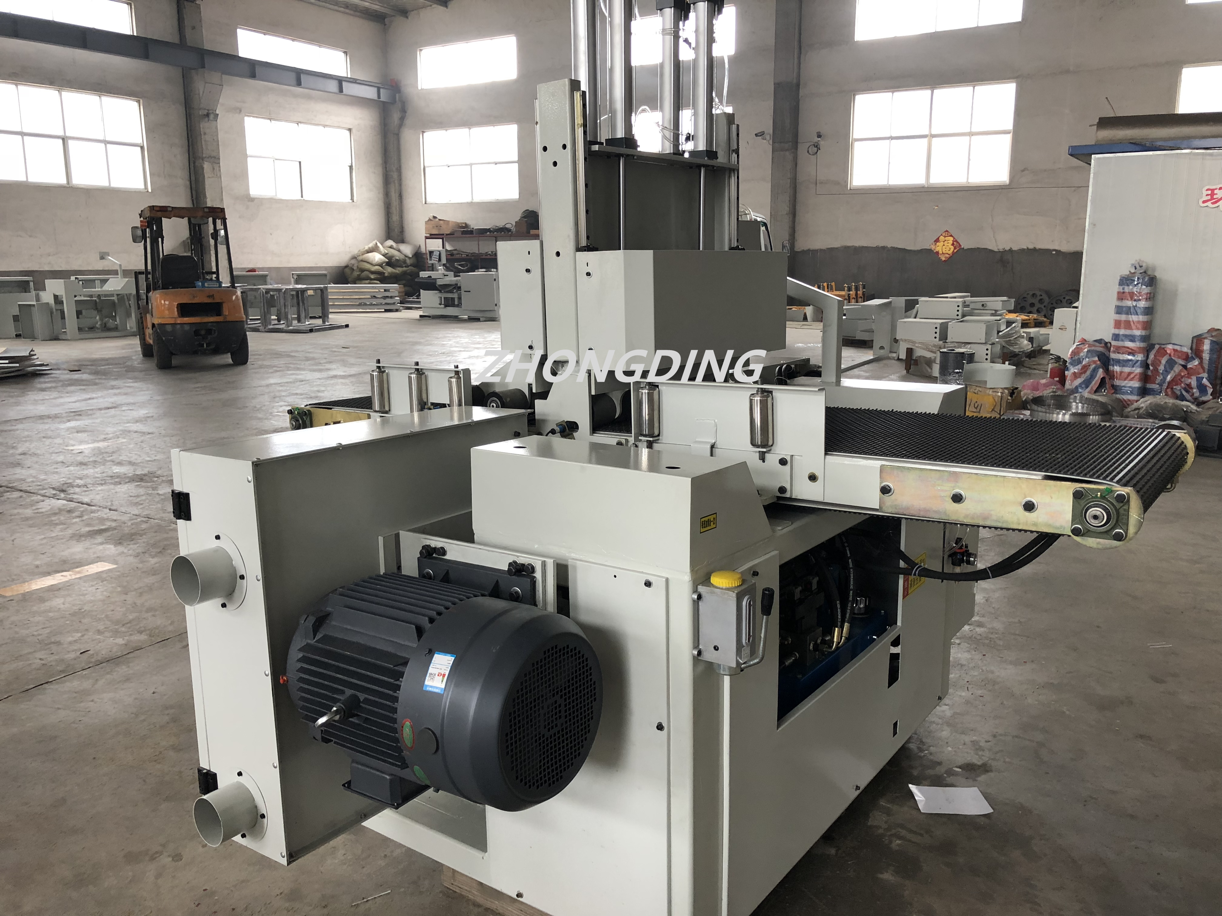 Станок ленточнопильный горизонтальный промышленный с ЧПУ