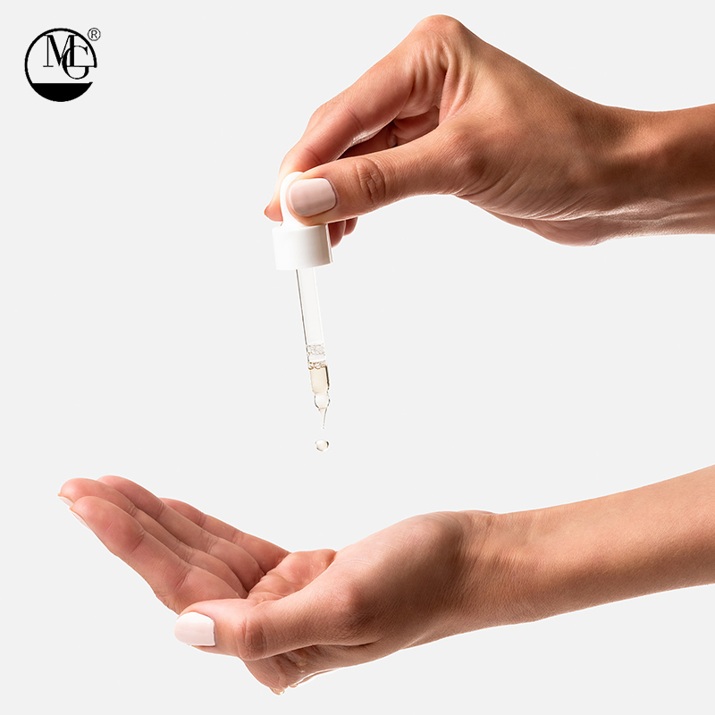 Lightweight Wormwood Water Essence Suitable Essence for Sensitive and Acne Prone Skin