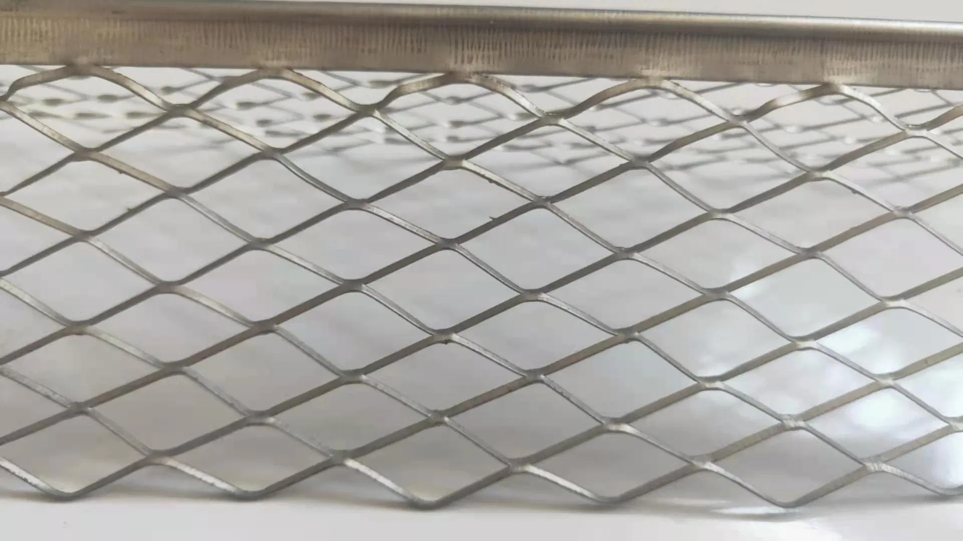 Galvanized Building Material 25mm - 70mm Width Plaster External Render Angle Bead
