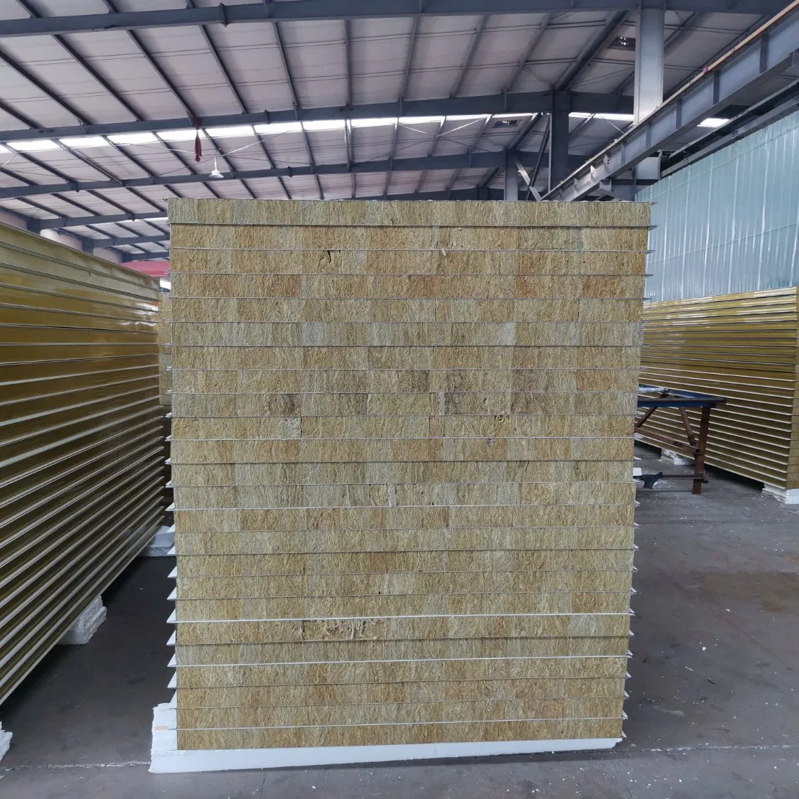 PUR/PU/PIR/Puf Polyurethane Foam Insulation/Insulated Sandwich Wall and Roof Panels for Prefabricated Houses