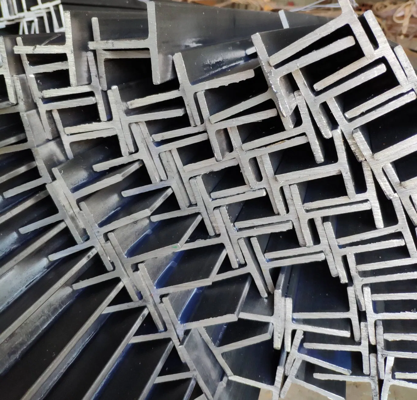 Cold/ Hot Rolled/ Welded Profile Carbon U I T Iron Beam of Universal Channel Section Beam with Zinc Coated Galvanized Steel Structure Column Beam for Building