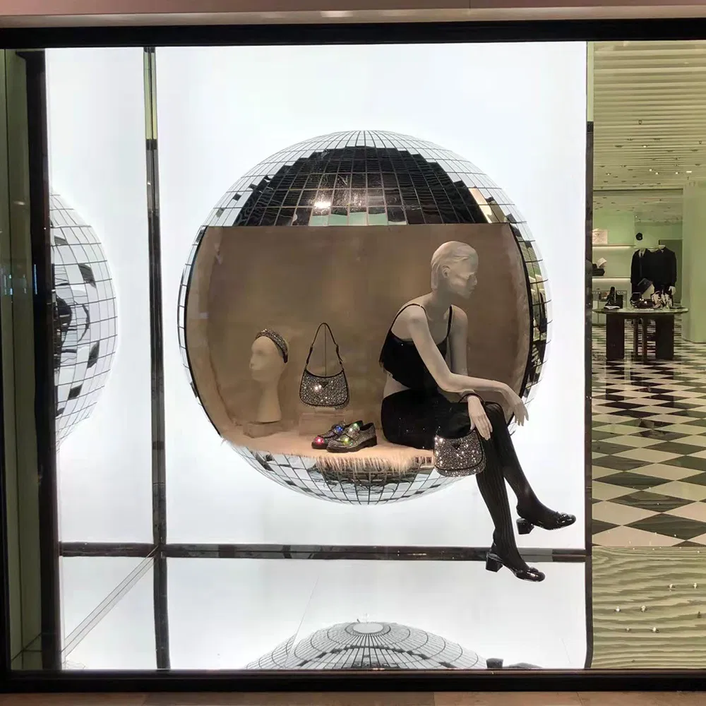 Professional Manufacturing Boutique Store Props Retail Store Decoration Retail Store Winter Window Display Props