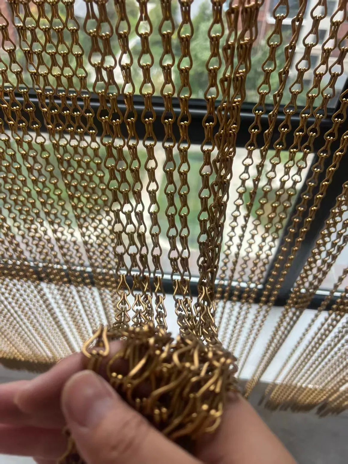 Custom Colorful Anodized Aluminum Chain Link Fly Screen Curtain Double Hook Woven Metal Chain Curtain