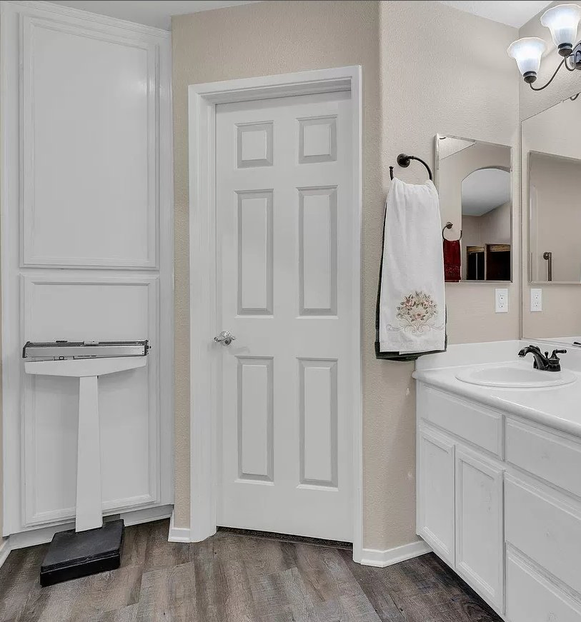 Interior MDF Wooden Door Solid Shaker Door Prehung with Frame