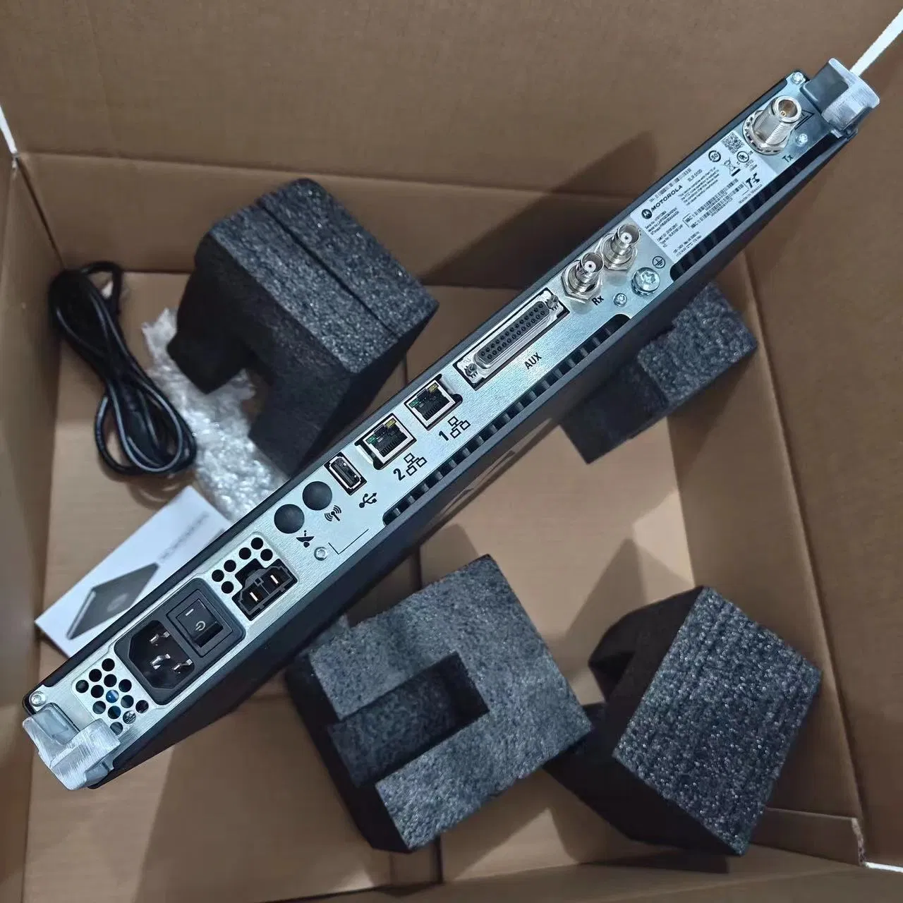 Ретранслятор SLR5500 UHF/VHF 50Вт для Mototrbo