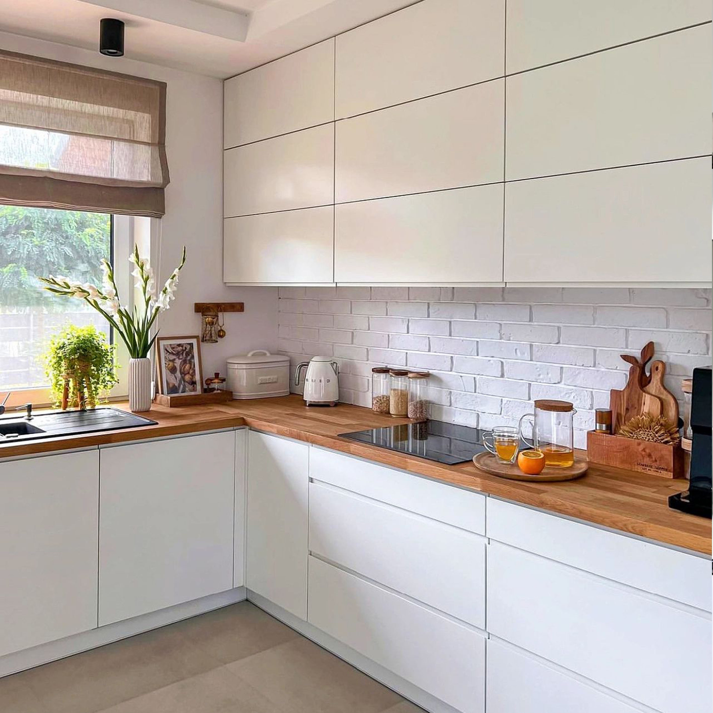 Мебель ручной работы белая глянцевая на заказ