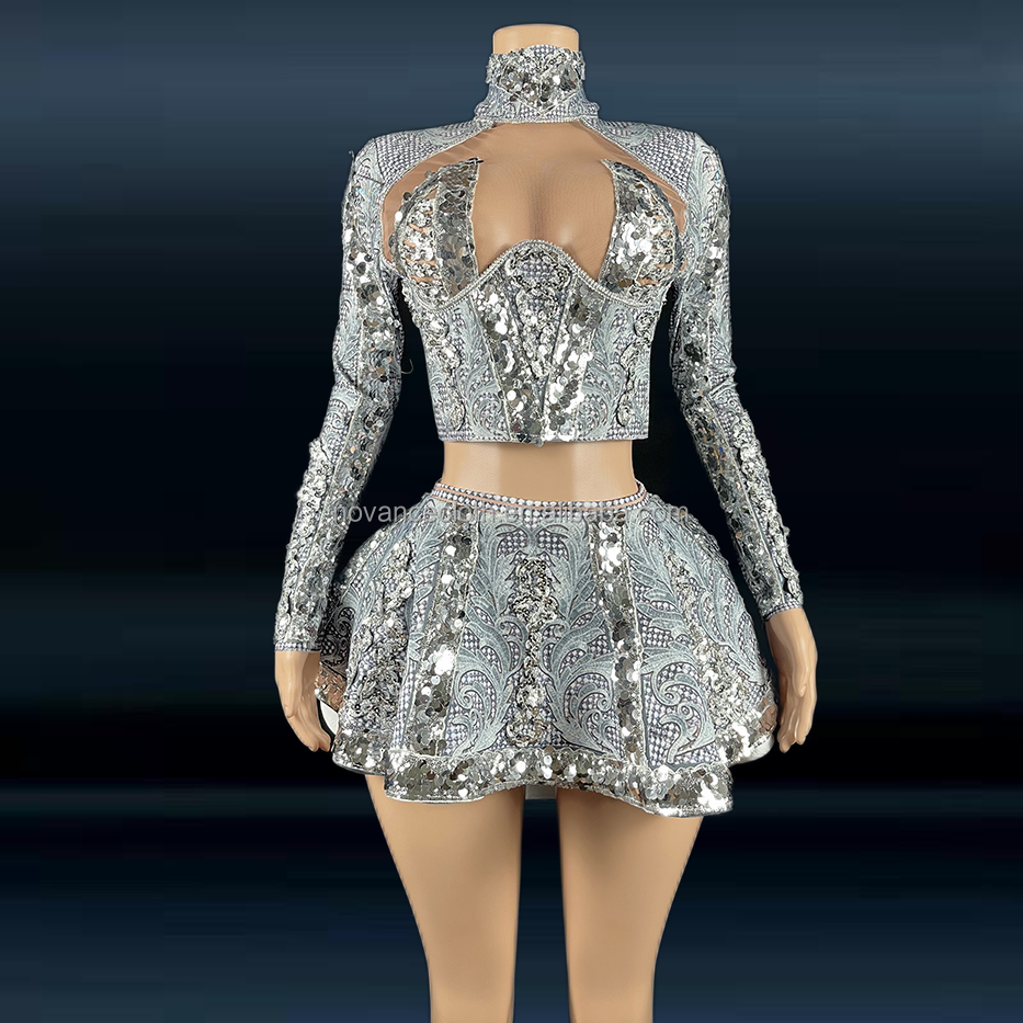 Костюм женский летний серебристый с блестками для клуба